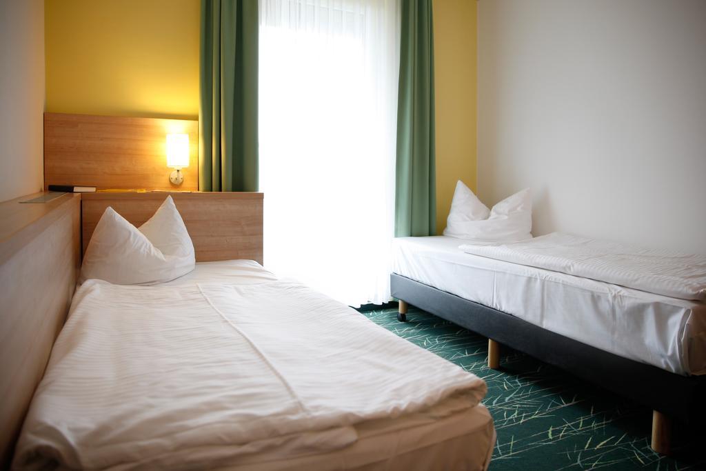 Sonnenhotel Feldberg Am See Mit Schwimmbad, Sauna Und Dampfbad Feldberger Seenlandschaft Phòng bức ảnh